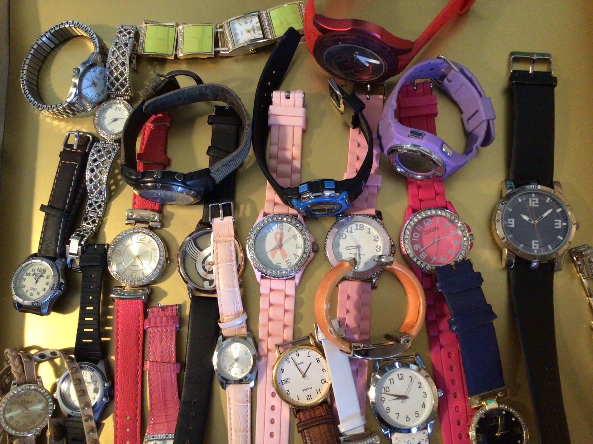Bundle Lot Of Assorted Women’s And Men’s Watches For Crafts