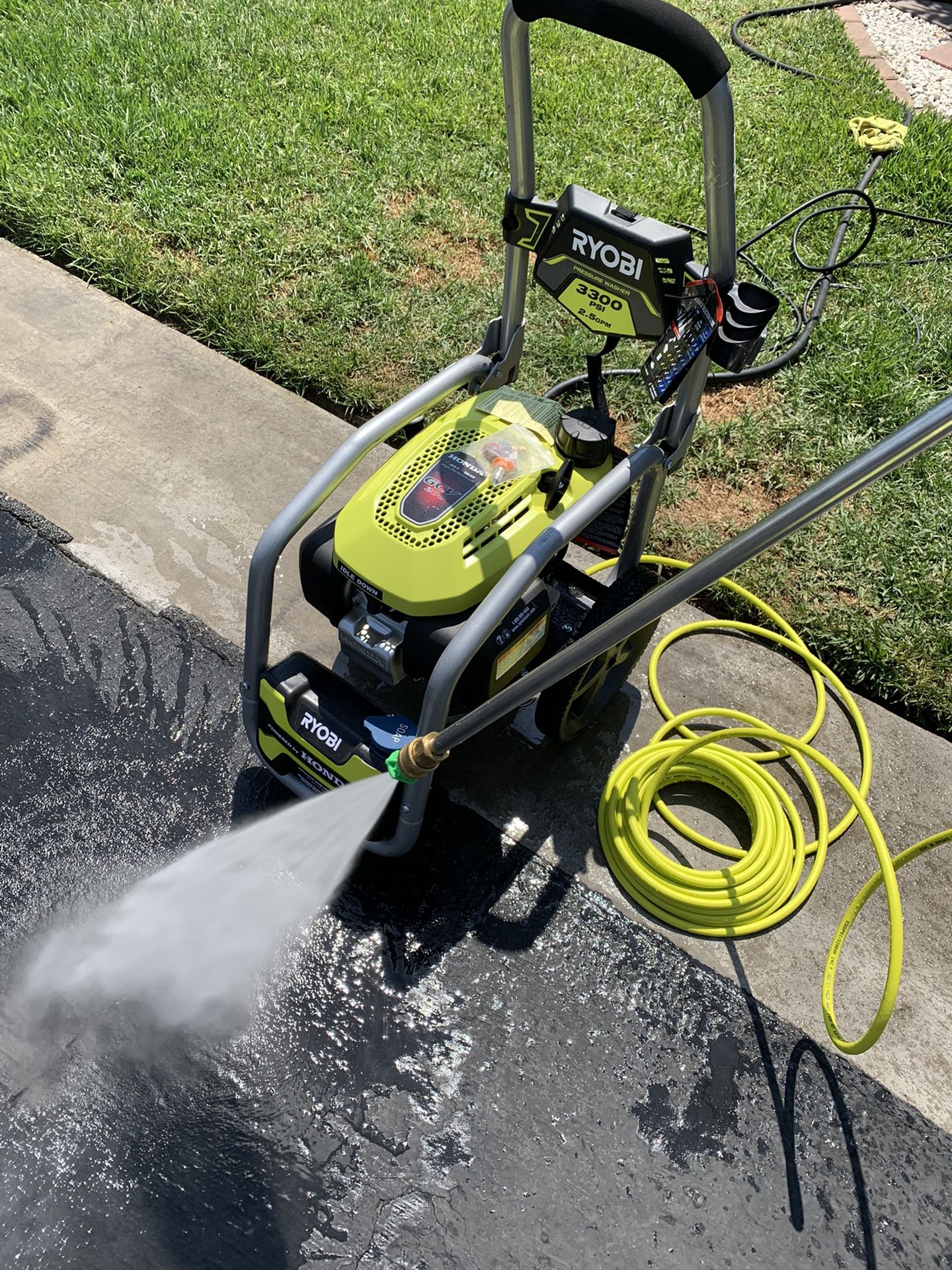 RYOBI PRESSURED WASHER 3300 Psi POWERED BY HONDA