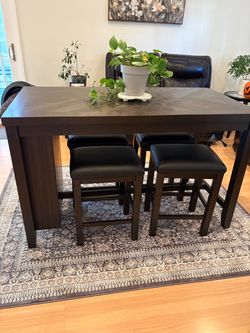 Table & chairs