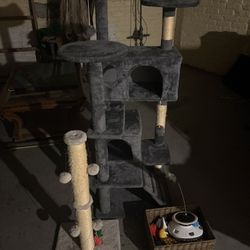 Cat Tree Scratcher Random Toys