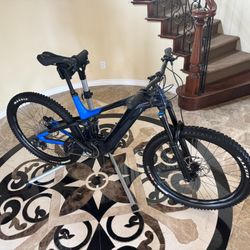 Giant Trance Carbon E+2,  Large, Only 300 miles, like new. 