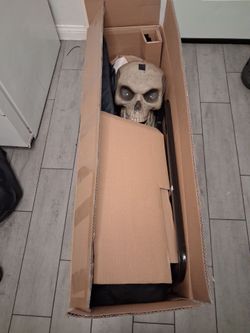 6.8 ft Raised up Reaper Halloween decoration