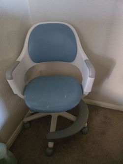 Blue ringo extendable chair