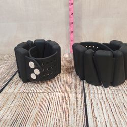 @CHV.  METAL RIVETTED 1.14 lb SOFT STRAP YOGA WRIST ANKLE WEIGHTS  SET OF 2. 