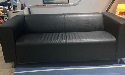 Loveseat Klippan Black  símil Leather Ikra