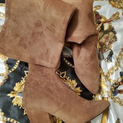 $27,! Thigh High Suede Boots 👢(size 8).