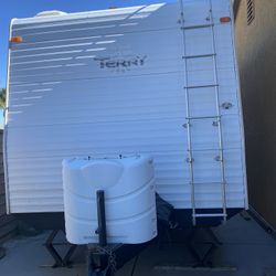 Travel trailer In Good Condition Everything works,  no dents or scratches tags up to date, good tires like new , It Is 24 Ft Long $5,200 