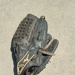 Mizuno Softball Glove