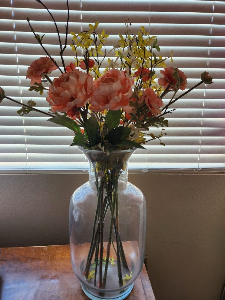 Large Glass Vase W/Spring Flowers $10