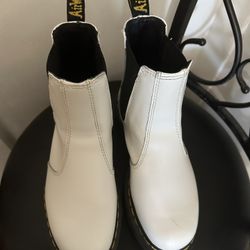 Dr Martinez  Size 5 Lucen Como Nuevas  $30