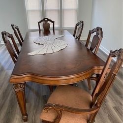 Dining Room Table + 6 Cushioned Chairs 