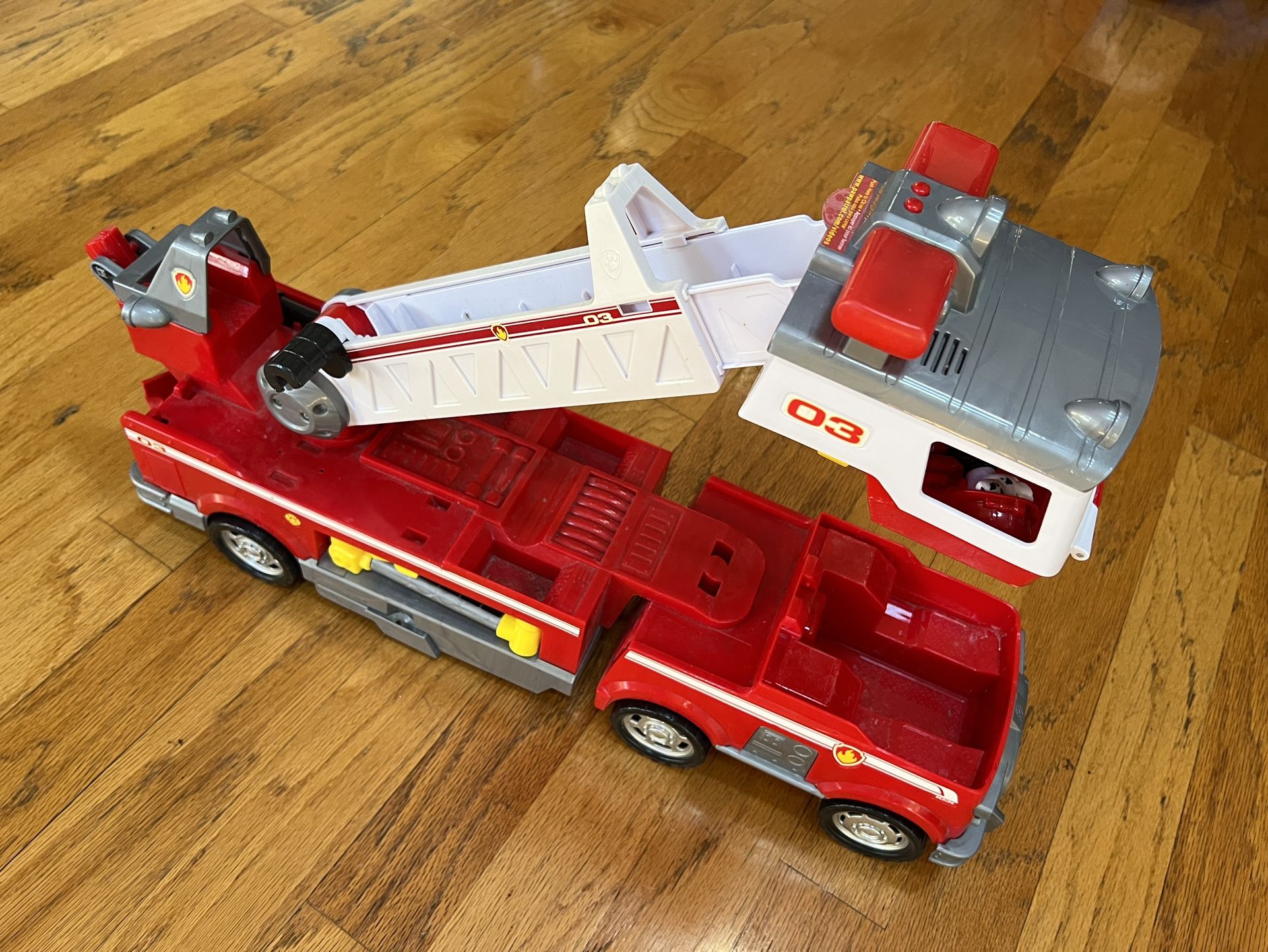 PAW Patrol Ultimate Rescue Fire Truck