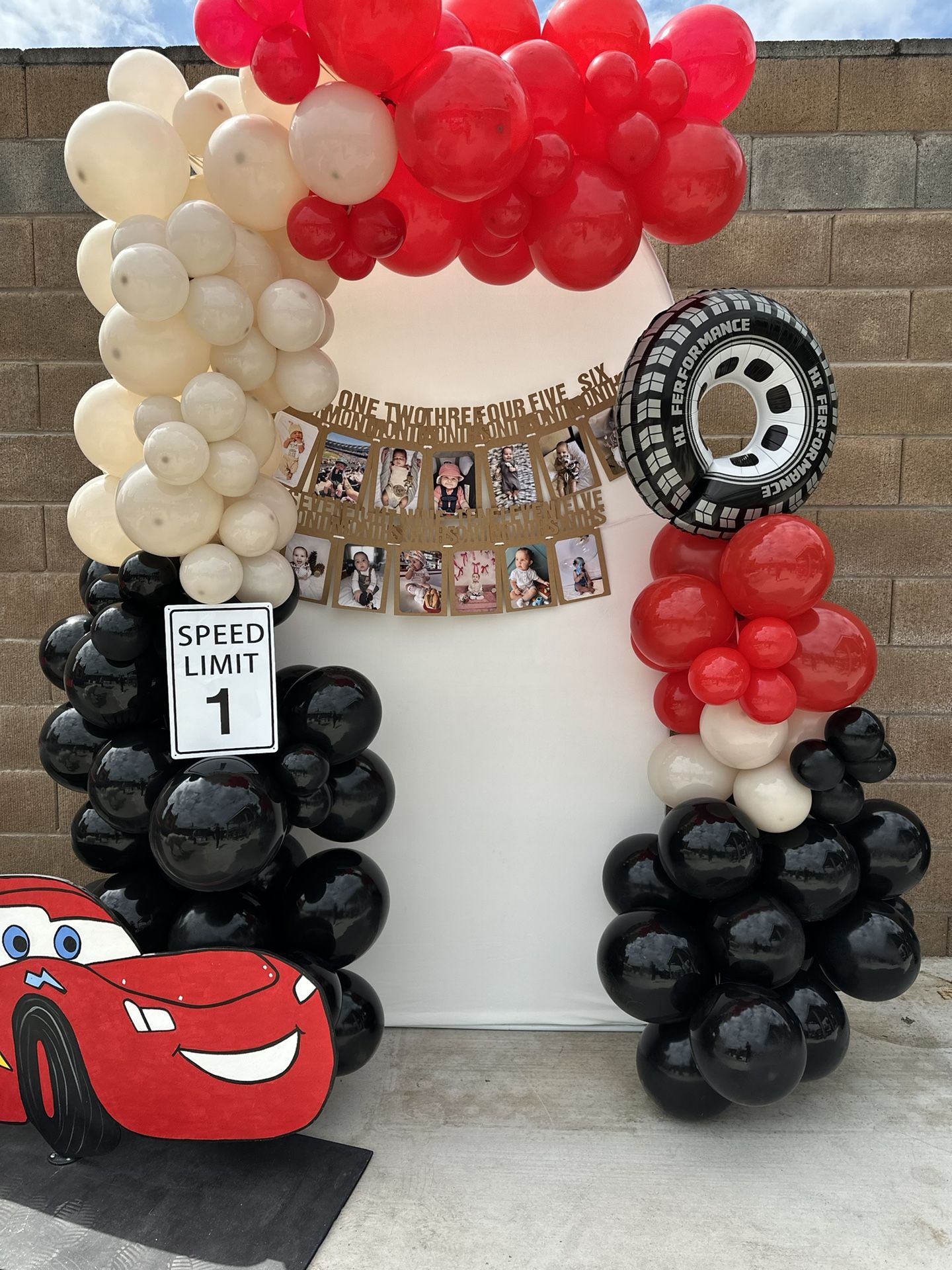 Balloon Garlands & Columns