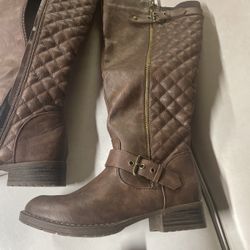 Boots size 7