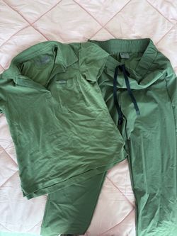 Figs olive scrub set