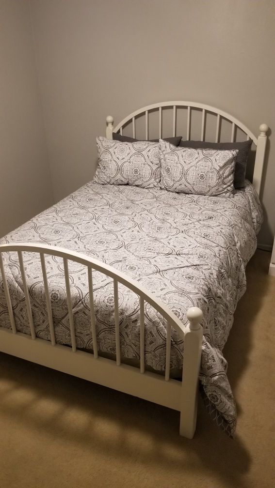 (Pending pickup) Full size bed frame and mattress w/nightstand