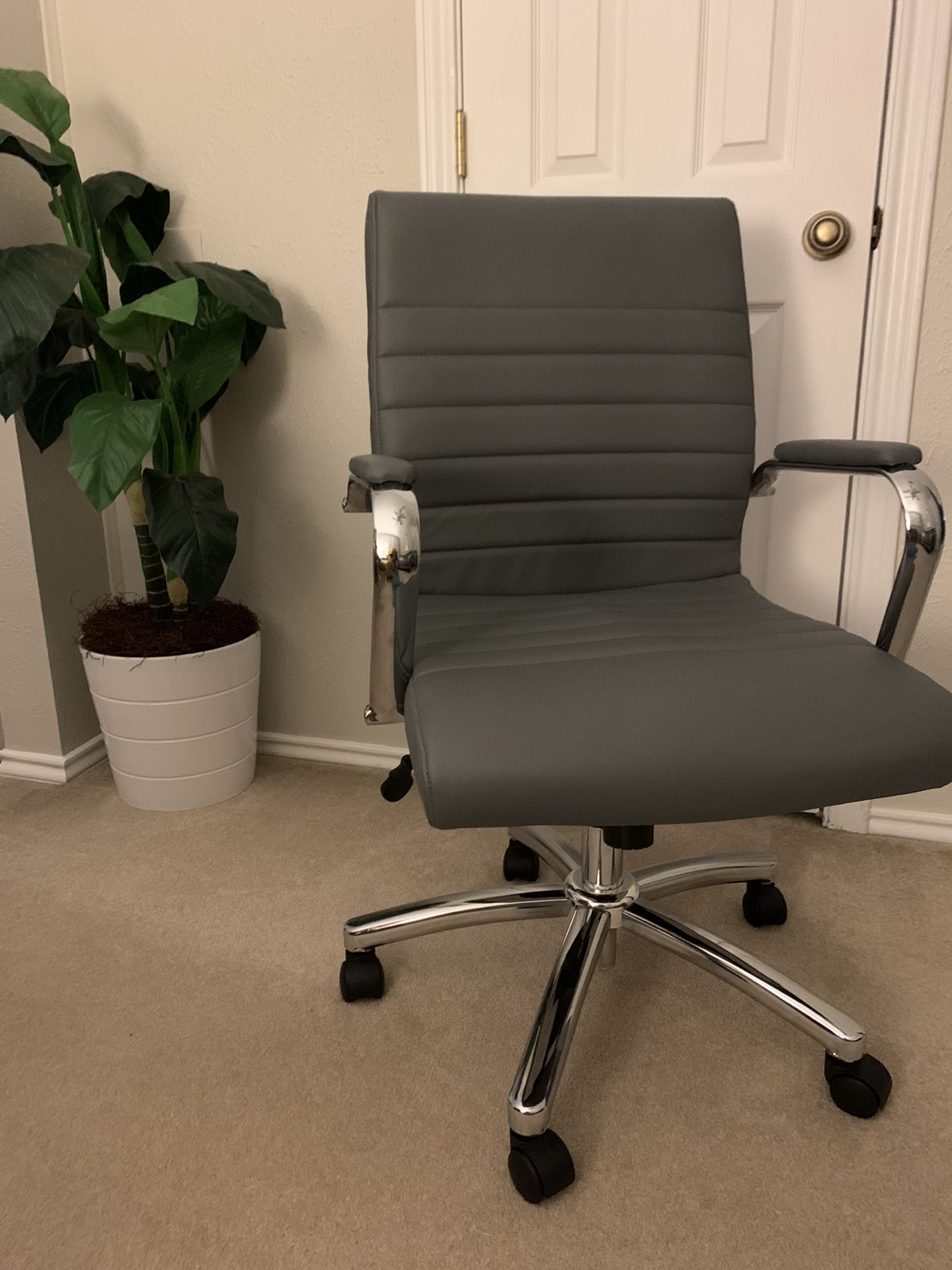 Gray Faux Leather Office Chair With Arm Rests And Chrome Base 