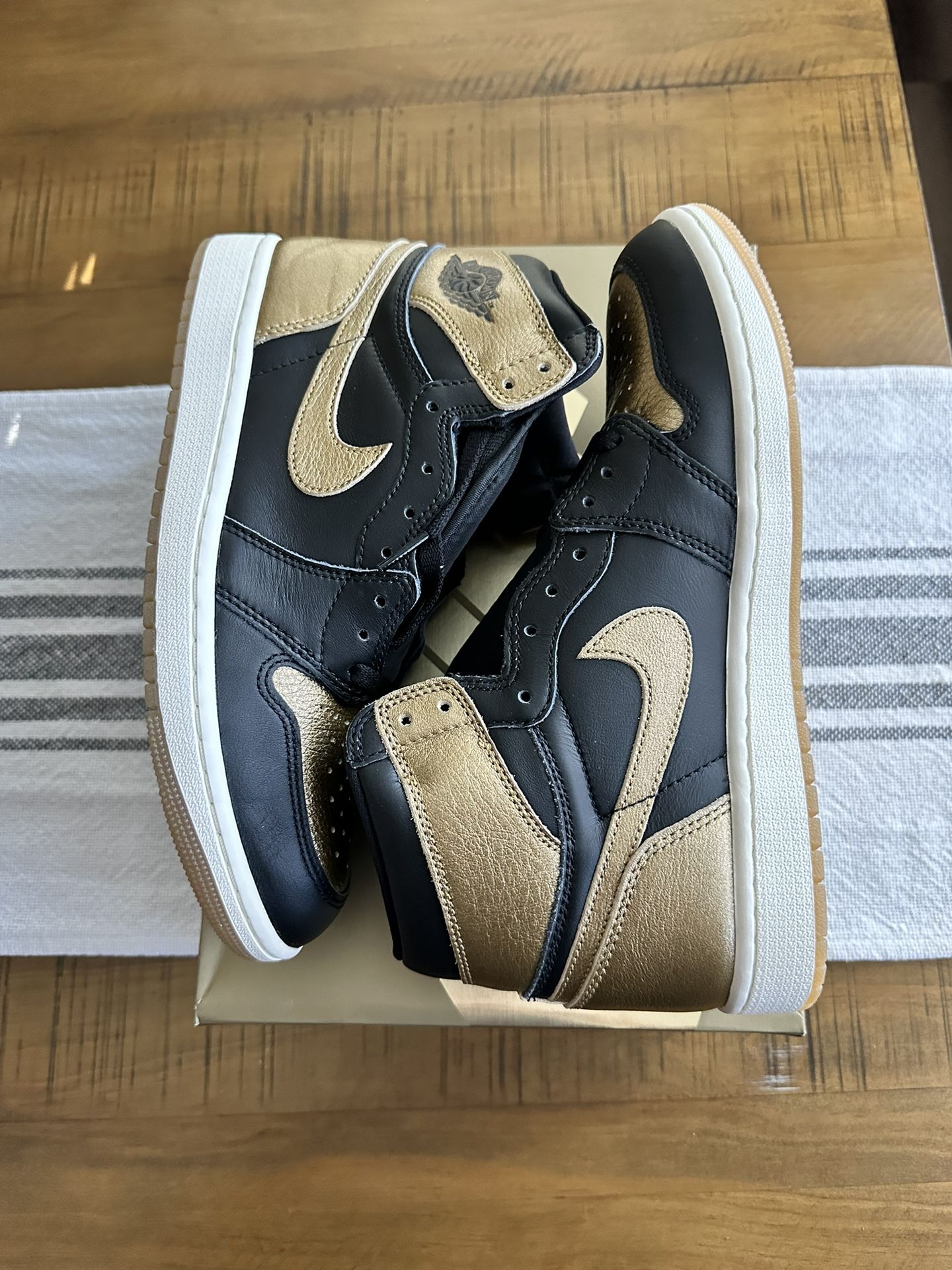 Jordan 1 Retro High OG Metallic Gold