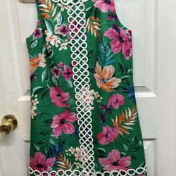 Eliza J Green Floral Dress White Embroidery Scrolls & Circle Trim RN54163 Some White Threads In Fabric Size 4 Good Condition 