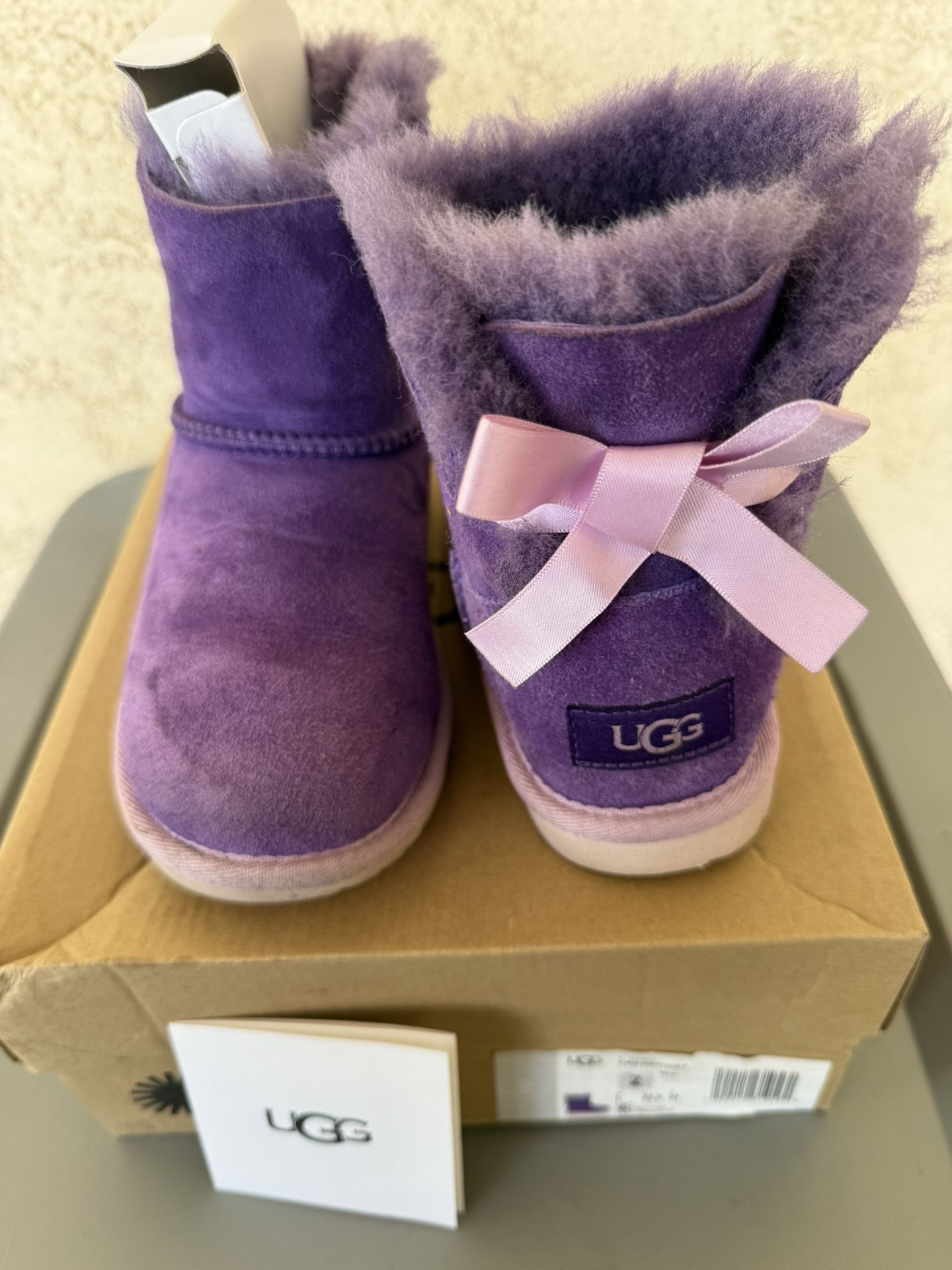 UGG K Mini Bailey Bow II Size (2) $40 Firm