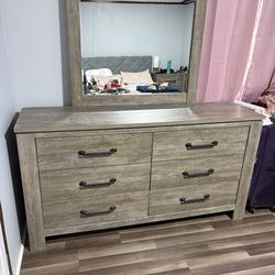 Queen ashley bed set