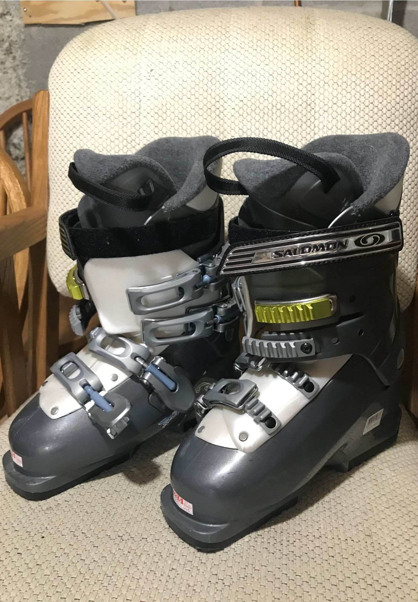 Ski Boots - Salomon Women’s Size 6
