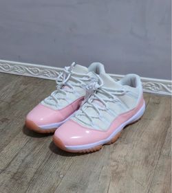 Jordan 11 retro low legend pink size 10 mens 11.5 women