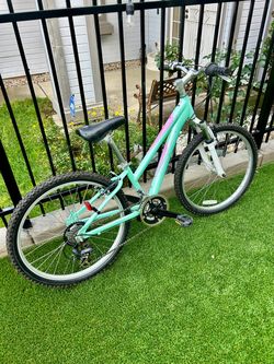 SCHWINN LOTUS YOUTH MOUNTAIN BIKE 24” Wheels