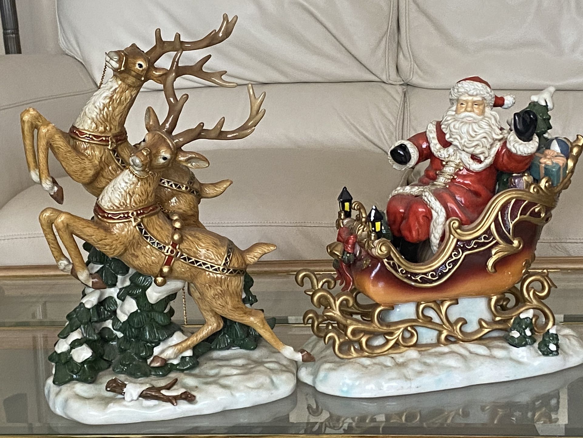 CHRISTMAS IS JUST AROUND THE CORNER!!😊CERAMIC SANTA SLEIGH W/REINDEERS. CHECK OUT ALL MY OTHER GREAT OFFERS!👍🏻 KENDALL PICK UP. HABLAMOS ESPAÑOL