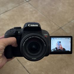 Canon T7i Camera