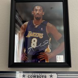 Signed 8 X 10 Kobe Bryant picture