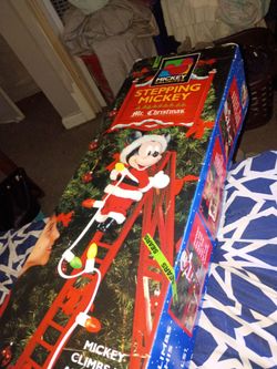 Mr Christmas stepping Mickey