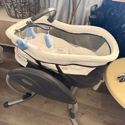 Graco Duo Glider rocking bassinet