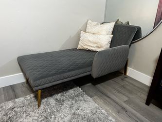 CHAISE LOUNGE