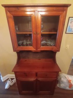 Hutch/China Cabinet