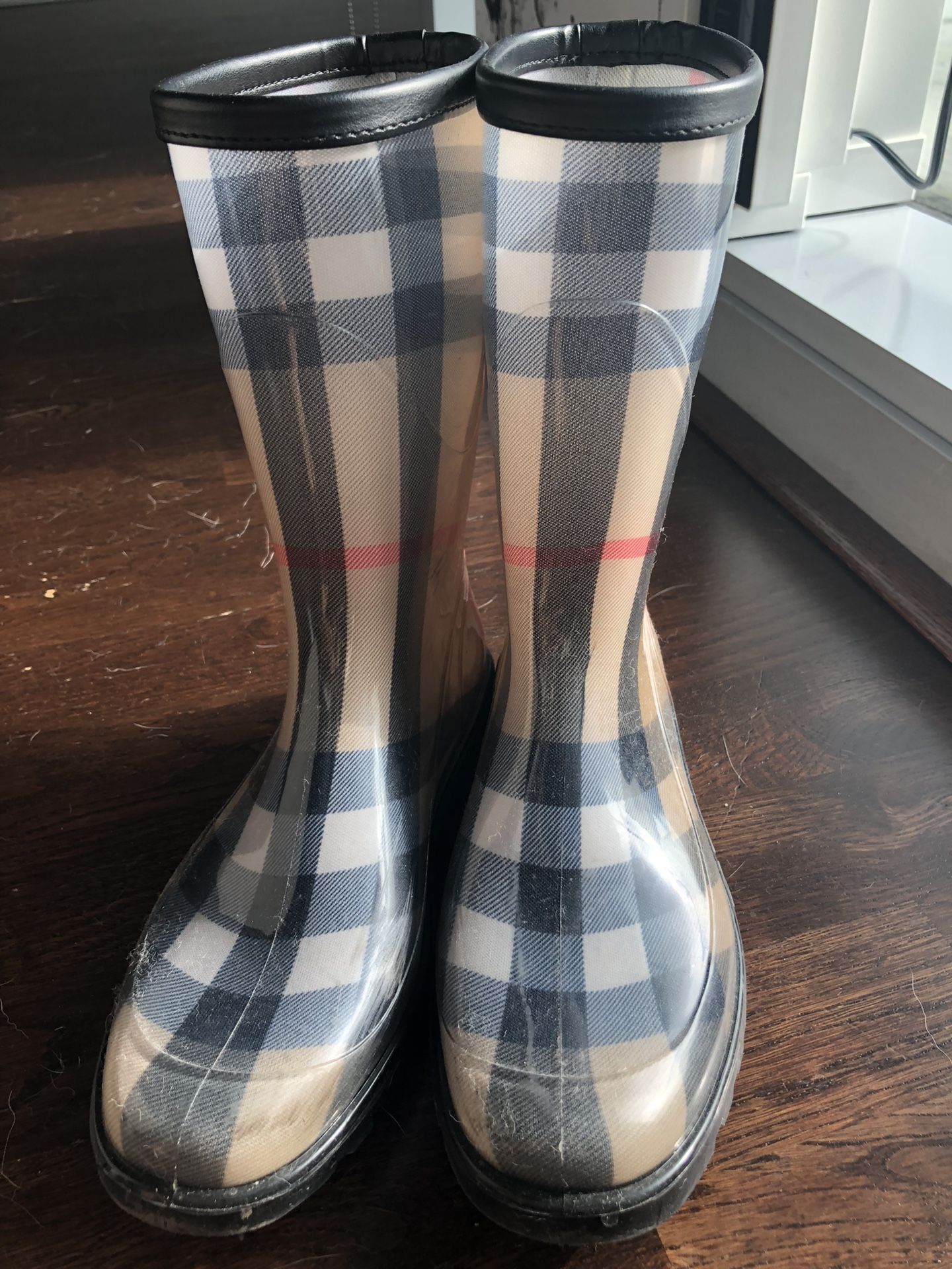 Size 38 EURO (7-7.5 US) Burberry women’s rain boots