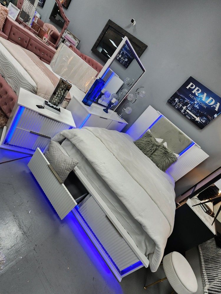 4pc Queen Bedroom Set LED 😍 $1599