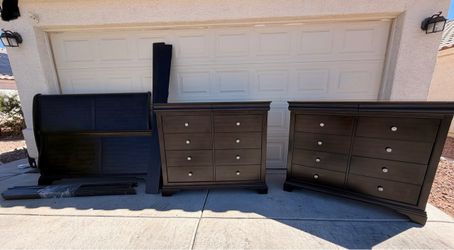 Queen bed frame + 2 dressers