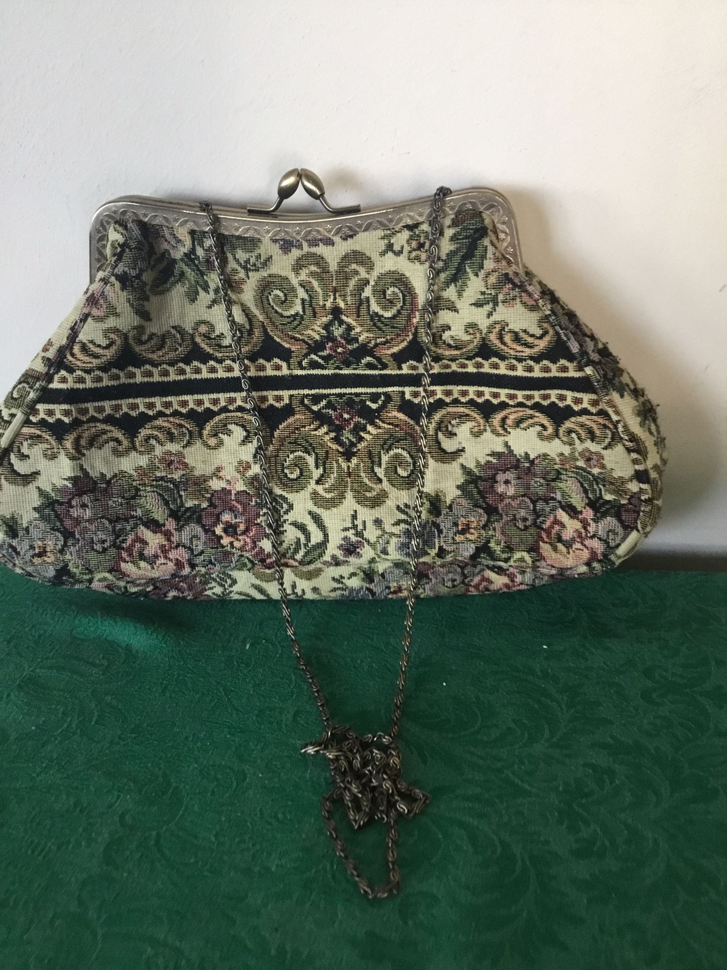 Vintage Beaded Floral Tapestry Beaded Evening Purse Gold Tone Frame Ornate Chain 