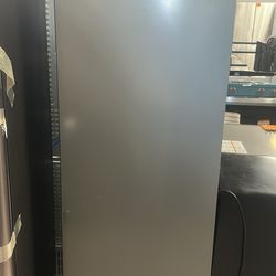 Hisense upright freezer/refrigerator