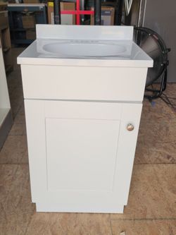Brand New 18-in Vanity in White with Withe Cultured Marble Top