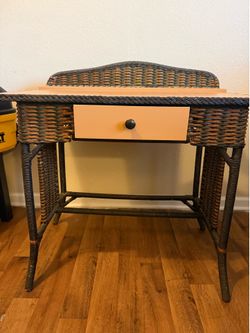 Wooden/writing/One drawer desk