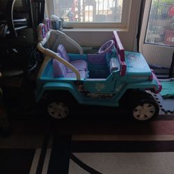 Electric Toy Car/Carro De Juguete Eléctrico 