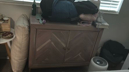 Accent cabinet