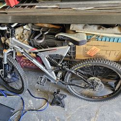 Downhill Mountain Bike 