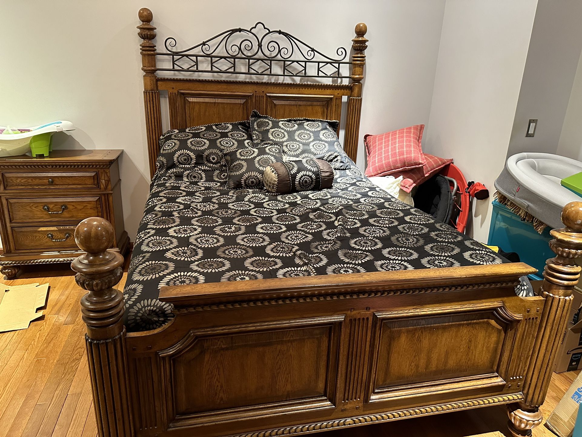 6 Piece Solid Wood Queen Bedroom Set