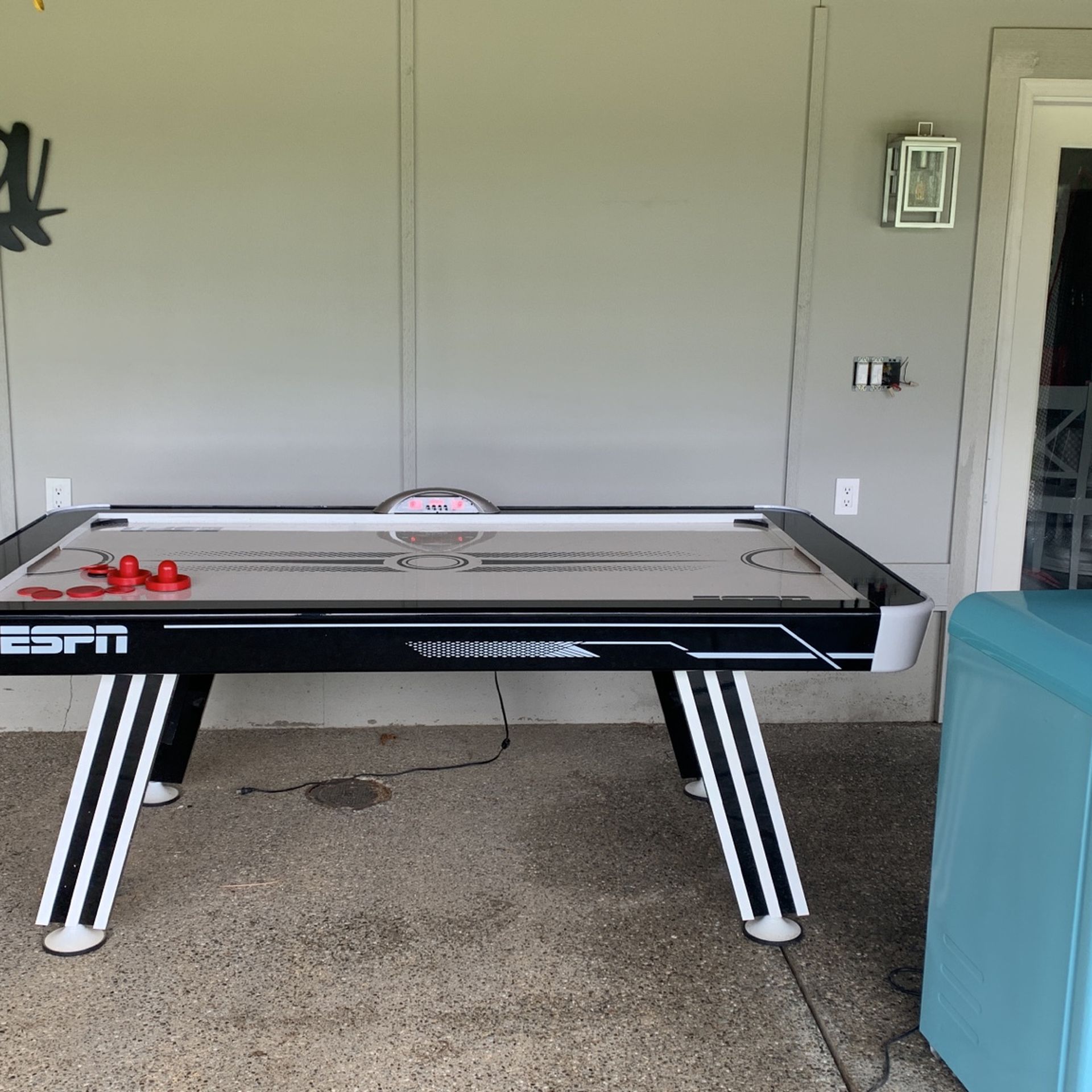 Air Hockey Table