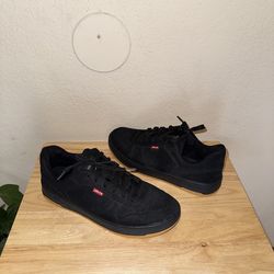 Men Levi’s Sneakers size 10M