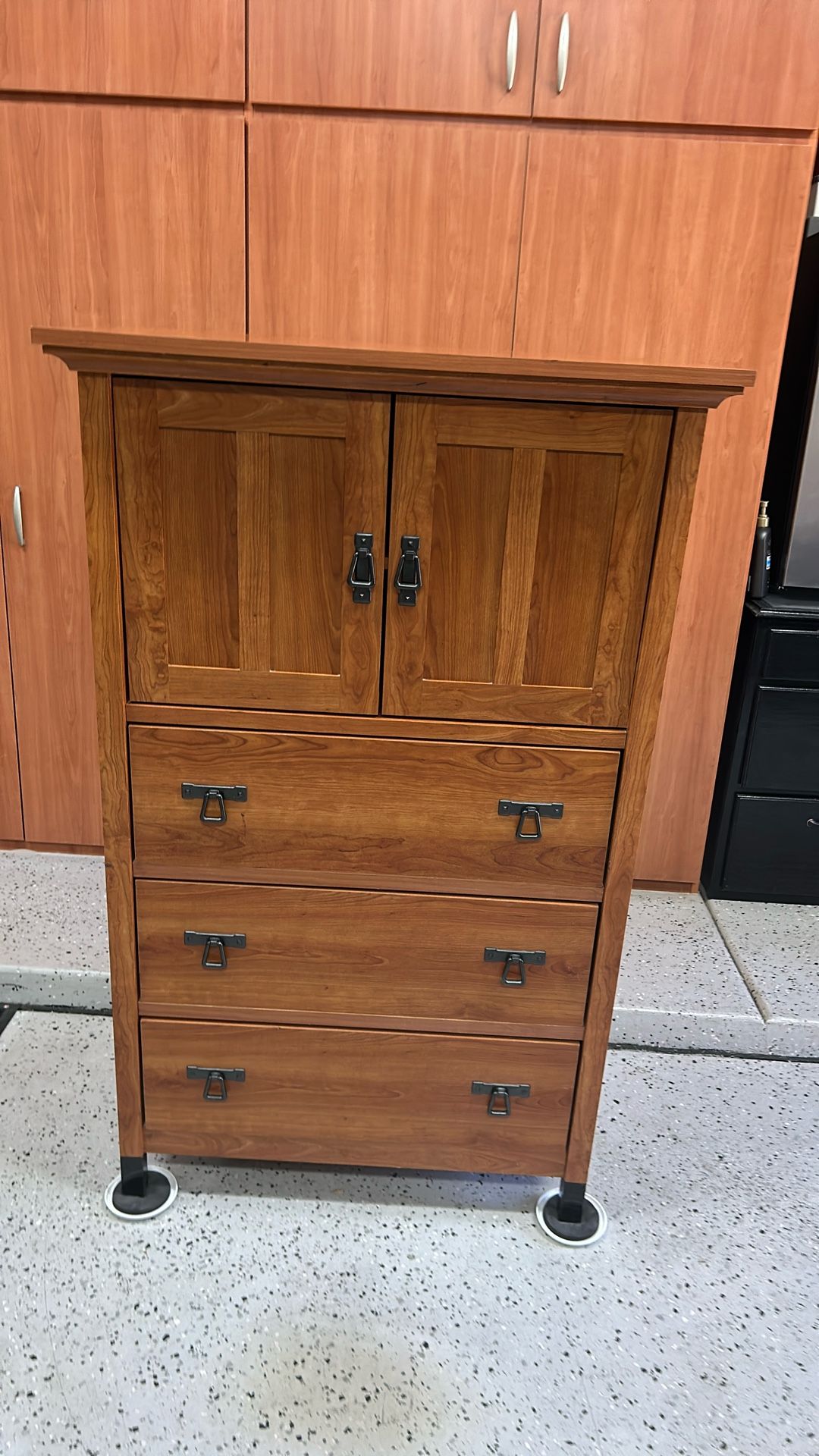 Dresser W/ 3 Drawers And 2 Doors