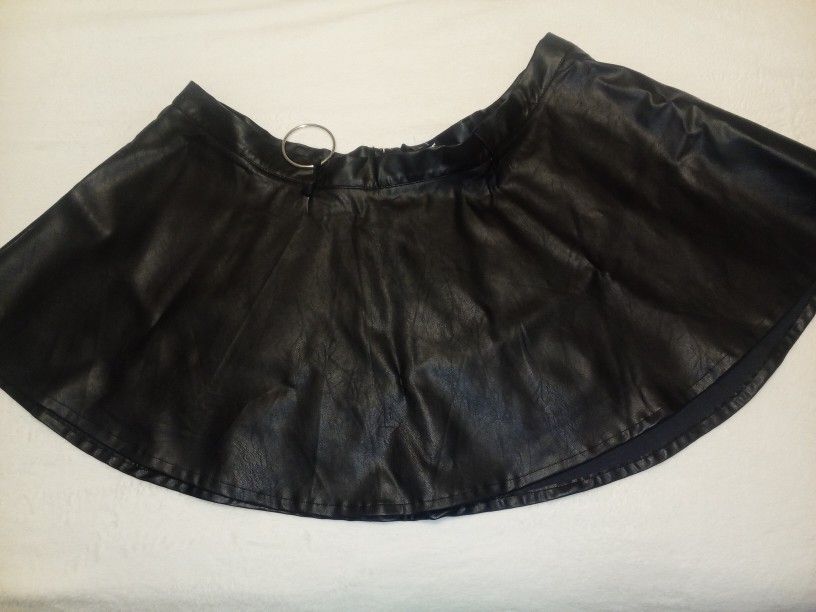 Hot Topic size 24 faux leather mini skirt